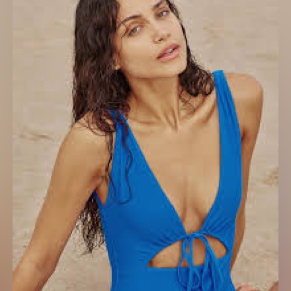 💙🩵Cava Cut Out One-Piece Swimsuit Tummy control Electric Blue color - Picture 7 of 7